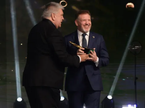 ¡Patético! Presidente de Conmebol recibe premio de TV argentina