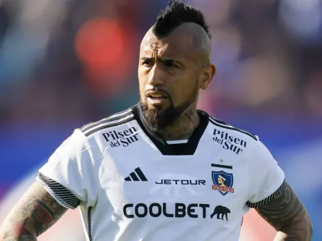 Arturo Vidal calienta el partido entre Colo Colo vs River Plate