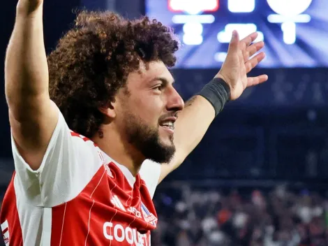 Hincha albo crea épica canción dedicada al Peluca Falcón