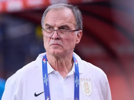 Uruguayos piden la salida de Bielsa y el retorno de Suárez