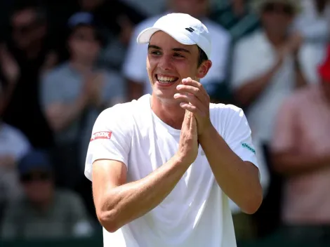 El peor tenista de Wimbledon da el batacazo