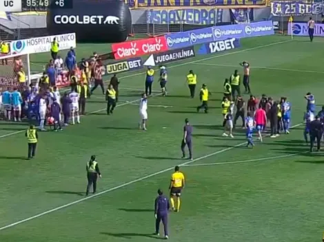 Terrible: invasión de barristas de Everton finaliza el duelo ante la UC
