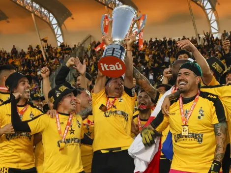 Video, polémica: Coquimbo llevó la copa de campeón a la Plaza de La Serena