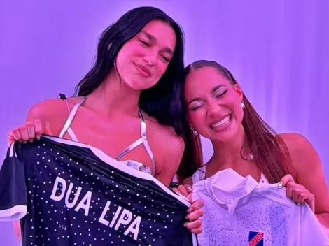 “Es grandiosa”: Dua Lipa es una colocolina más en su visita a Chile