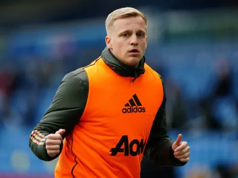 Será? Manchester United cogita oferecer Van de Beek por jogador da Juventus