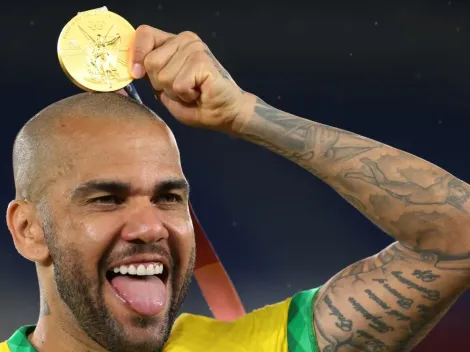 Daniel Alves tem 4 propostas do futebol brasileiro e deve definir futuro nos próximos dias