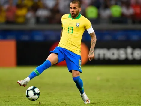 Gigante brasileiro oficializa proposta por Daniel Alves