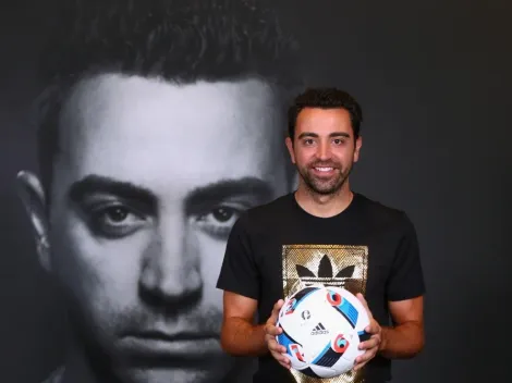 Xavi se coloca publicamente a disposição de gigante europeu em entrevista