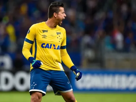 Torcida do Cruzeiro se revolta após gestão de Ronaldo descartar goleiro Fábio