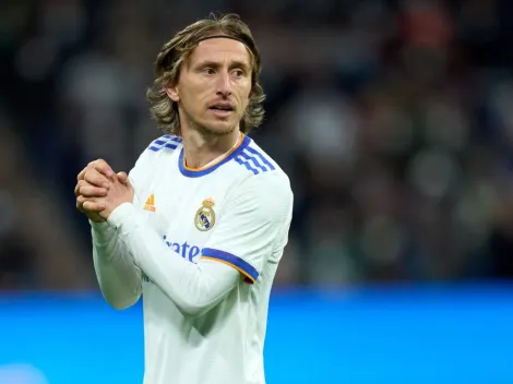 Gigante da Premier League oficializa proposta por Modric