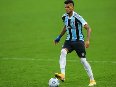 Precisando aliviar folha de pagamento, Grêmio recebe proposta por zagueiro