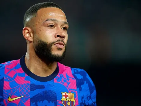 Gigante da Premier League oficializa proposta por Memphis Depay, do Barcelona