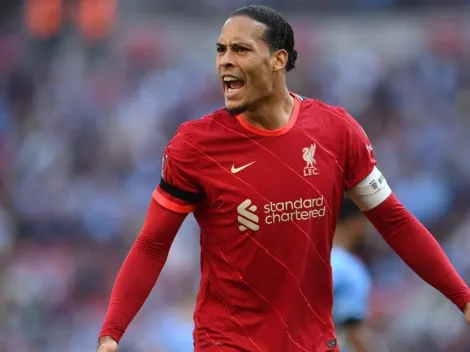 Van Dijk fala sobre possibilidade de “feito inédito” do Liverpool no futebol inglês