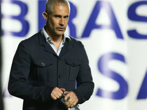 Grande clube brasileiro faz consulta por Sylvinho, ex-Corinthians