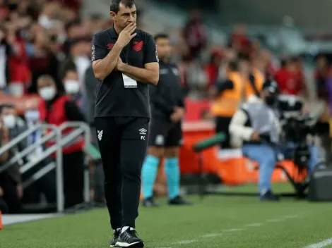 Livre no mercado, Fábio Carille tem conversas com clube da Série A