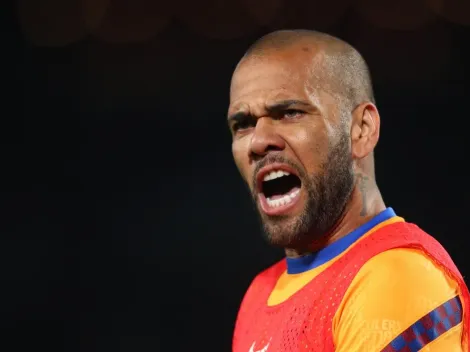 Gigante carioca pode dar 'chapéu' no Athletico PR e fechar com Daniel Alves, livre no mercado