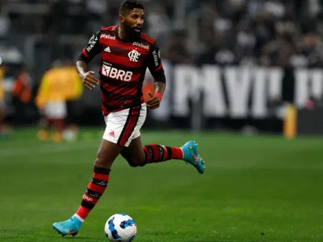 Gigante brasileiro avança pelo lateral Rodinei, de saída do Flamengo