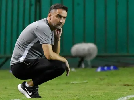 Desesperado, Vítor Pereira vai contra convicções em provável escalação do Corinthians