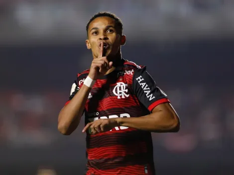 Três clubes travam disputa pela contratação do atacante Lázaro, do Flamengo