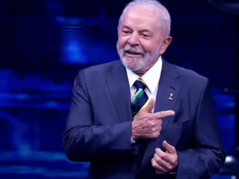 Lula veste verde e amarelo e comemora estreia da Seleção Brasileira