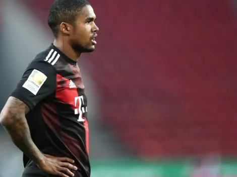 Douglas Costa recebe proposta salarial de R$ 2 milhões por mês para fechar com clube brasileiro