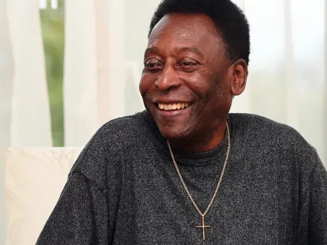 Pelé ganha prêmio de 'Jogador da História'