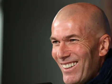 Livre no mercado, Zidane é disputado por duas das maiores seleções do mundo