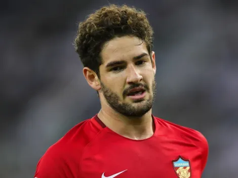 Alexandre Pato 'alimenta' rumores sobre acerto com gigante brasileiro; entenda