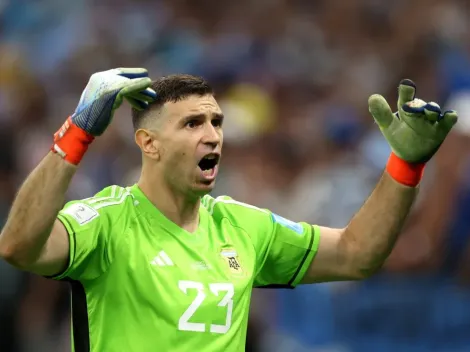 Eleito melhor goleiro do Mundo, Dibu Martínez pode fechar com gigante da Premier League