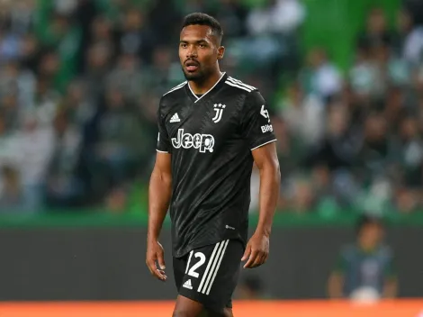 Gigante do futebol brasileiro reabre conversas com Alex Sandro