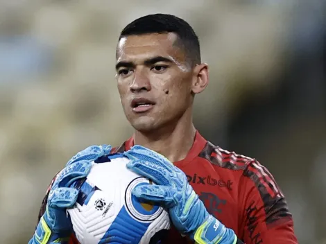 Mercado da bola: Goleiro Santos, do Flamengo, é disputado por 2 gigantes do futebol brasileiro