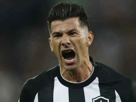 Mercado da bola: Víctor Cuesta entra na mira de grande clube e pode ser mais um a deixar o Botafogo