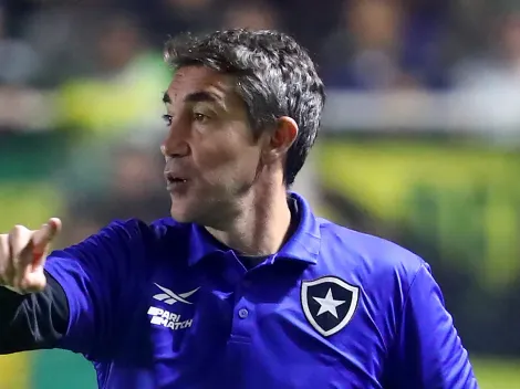 Valeu, John Textor! Botafogo prepara compra de meio-campista do futebol europeu