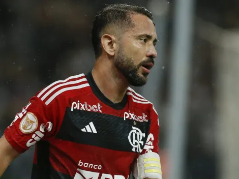 Gigante brasileiro aceita pagar salário de R$ 900 mil para fechar com Éverton Ribeiro