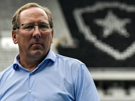 São Paulo responde às acusações de John Textor e alfineta o Botafogo