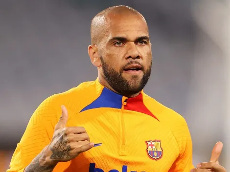 Dani Alves está jogando futebol amador em Barcelona, após condenação