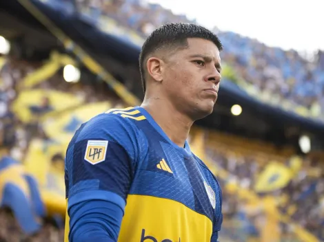 Marcos Rojo chuta bandeira do clube contra River Plate e torcida não perdoa