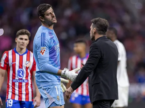 Courtois confronta Simeone após objetos jogados em campo