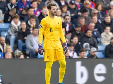 Alisson deve perder quatro jogos do Liverpool, revela Slot