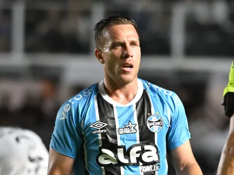 Fanáticos pelo Barcelona relembram passagem de Arthur no Camp Nou