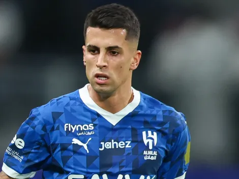 João Cancelo é oferecido e Barcelona analisa possibilidade