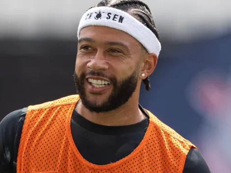 Alvo do Liverpool, Memphis Depay decide permanecer no Corinthians