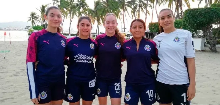 Chivas Femenil de pretemporada en Manzanillo