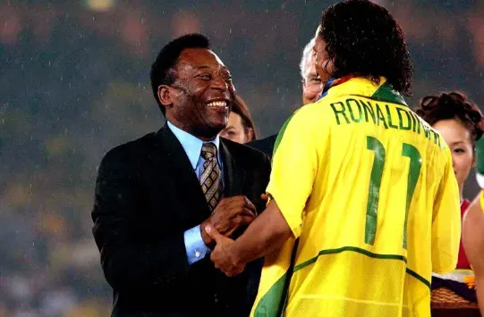 Ronaldinho confiesa que Pelé fue su inspiración en el fútbol – IMAGO