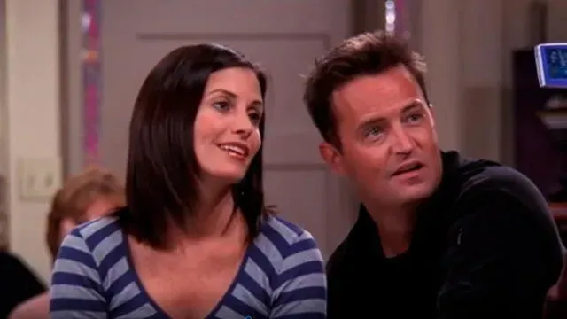 Monica e Chandler em Friends – Reprodução/Warner Bros