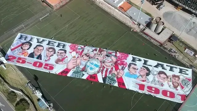 La bandera de los ocho ídolos que se realizó en 2021. (Foto: Subcomisión del hincha).