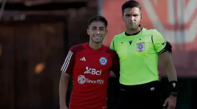 Matías Assadi posa junto a su hermano Lucas en Juan Pinto Durán.