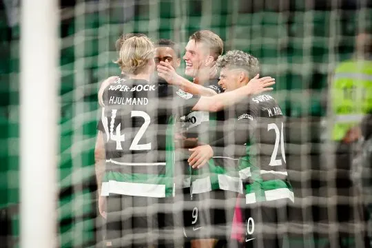 Os jogadores do Sporting a festejarem. Foto: FPF.