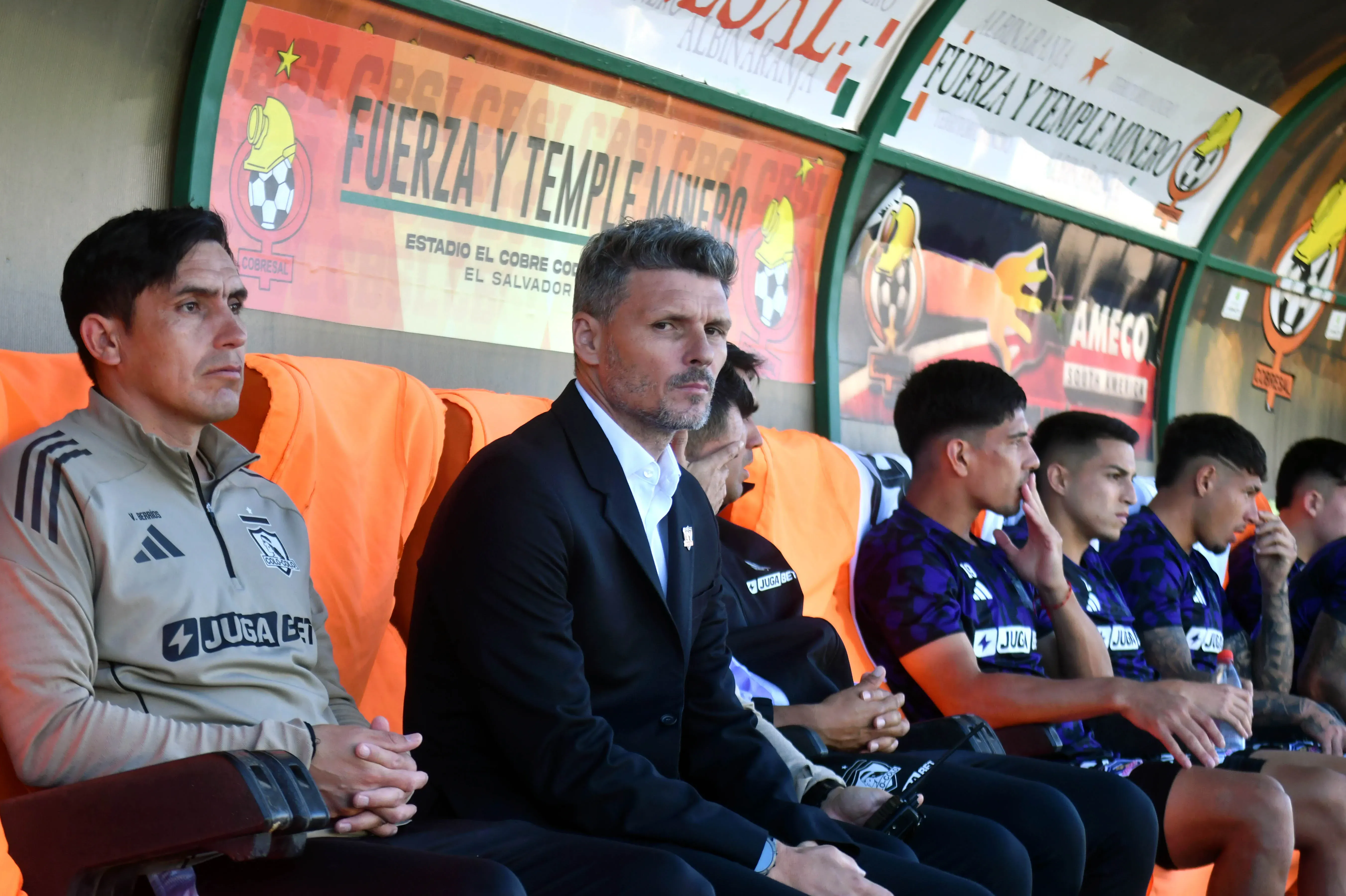 Blanco y Negro podría analizar la continuidad de Fernando Ortiz en Colo Colo. Imagen: Alejandro Pizarro/Photosport