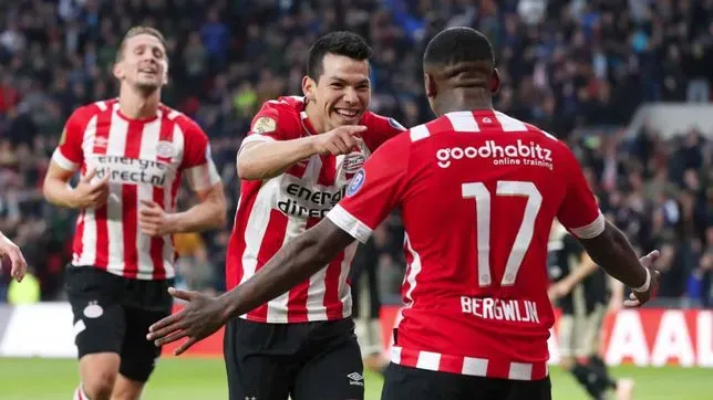 Lozano quiso anotar este martes, pero las cosas no le salieron bien (PSV)